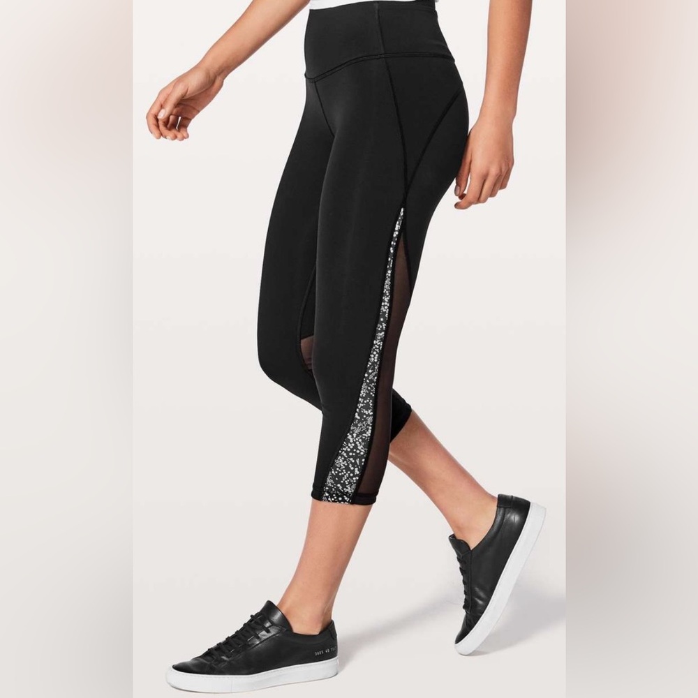 Lululemon Mix & Mesh Crop *21” in Chirasu Black